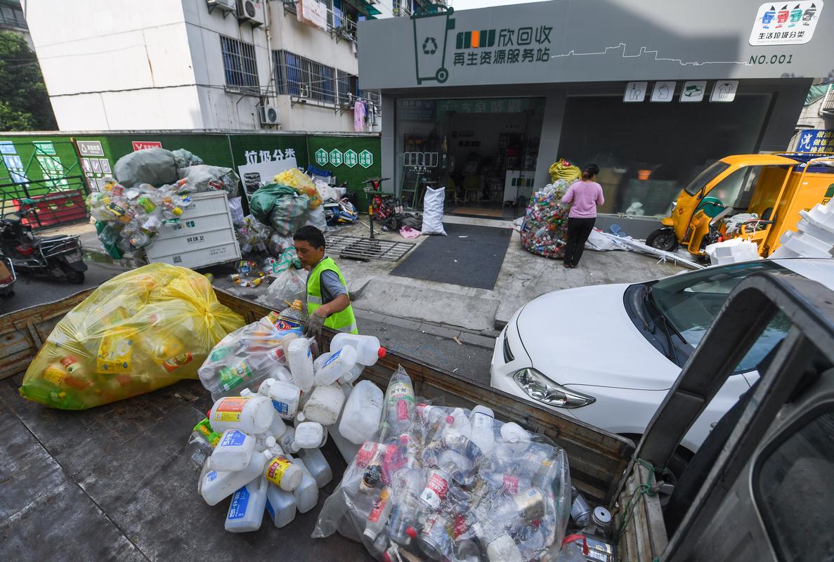 标准化废品回收“连锁店” 城市绿色转型的新引擎